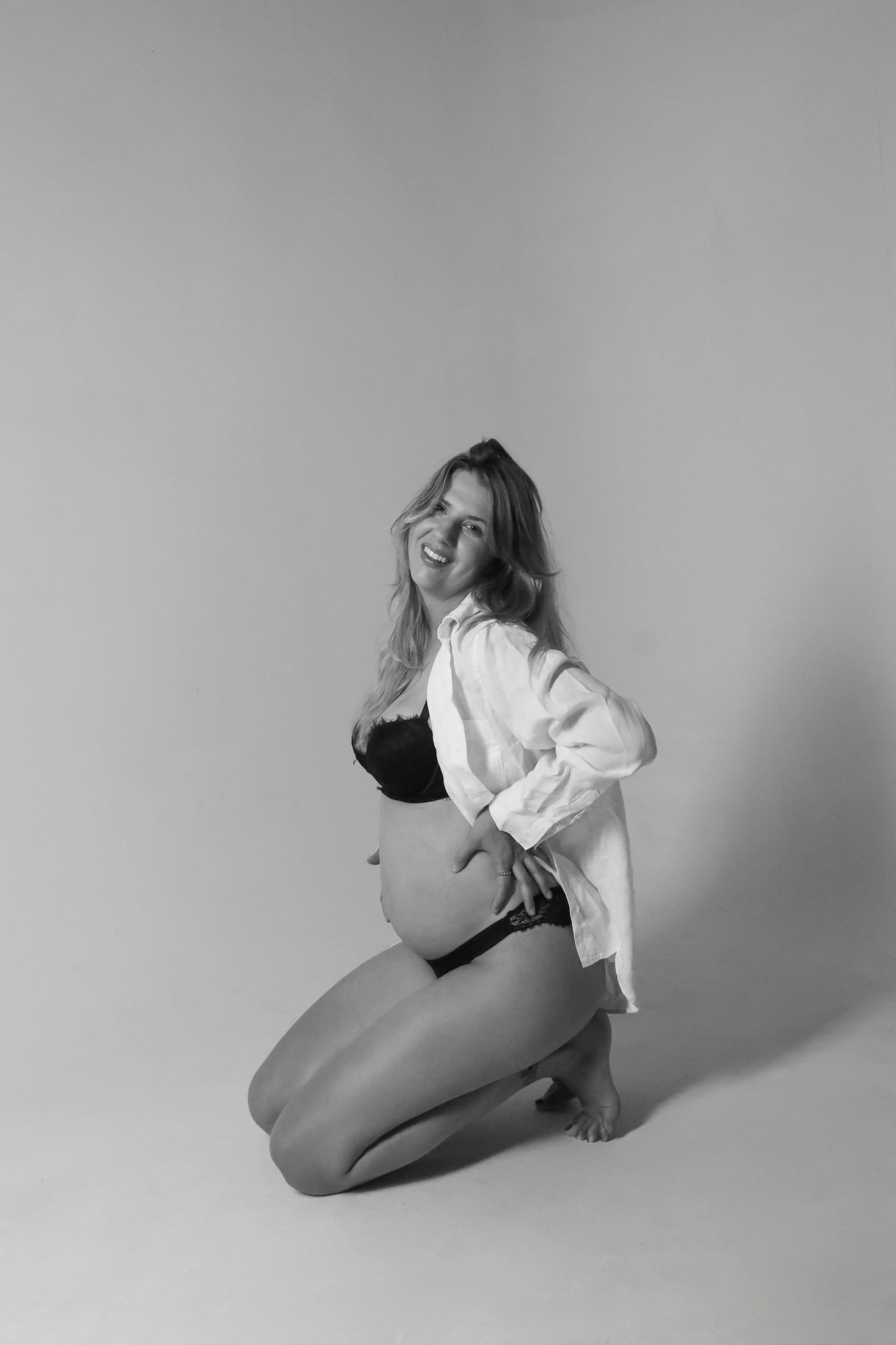 Ivana, maternity studio session in Malta